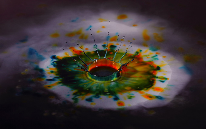 飞溅的彩色牛奶  作者  Richard Mohler.jpg