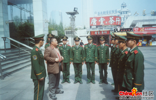 百度胖老师吧上海市公 安局轨道交通分局石宇玉老师求救 抖音快手百度贴吧百科图片视频知道搜索上海胖老师或 ...