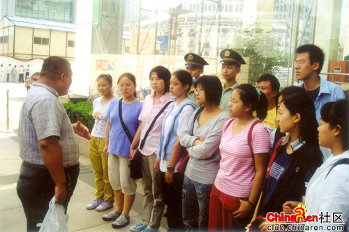 百度胖老师吧上海市公 安局轨道交通分局石宇玉老师求救 抖音快手百度贴吧百科图片视频知道搜索上海胖老师或 ...