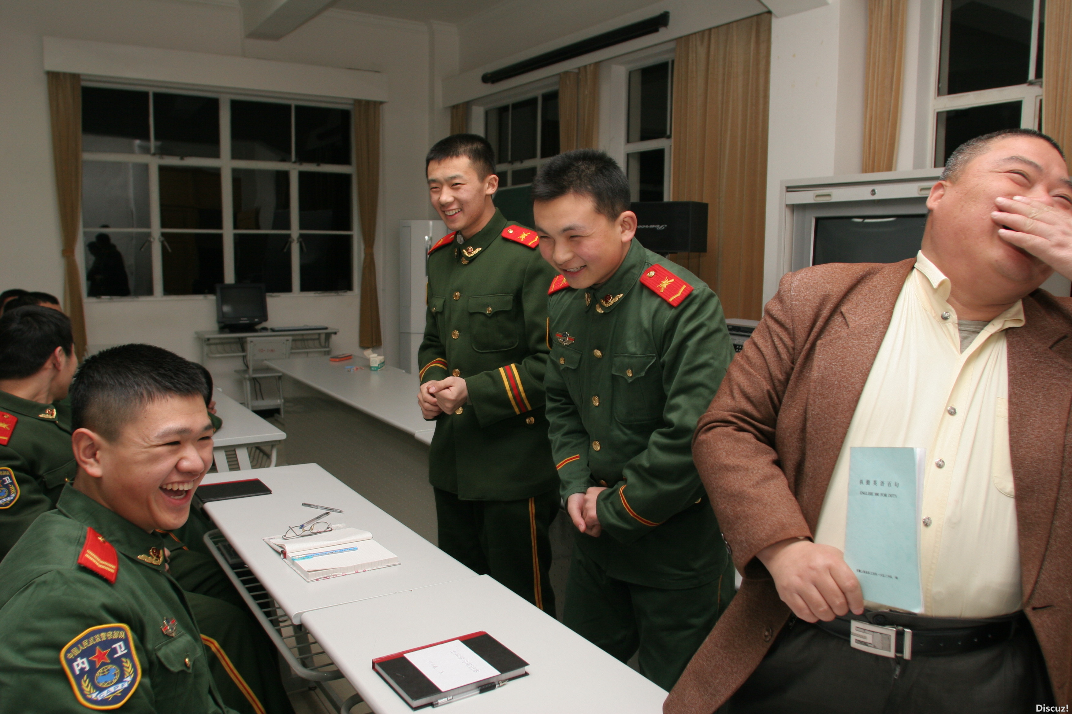 百度胖老师吧上海市公 安局轨道交通分局石宇玉老师求救 抖音快手百度贴吧百科图片视频知道搜索上海胖老师或 ...