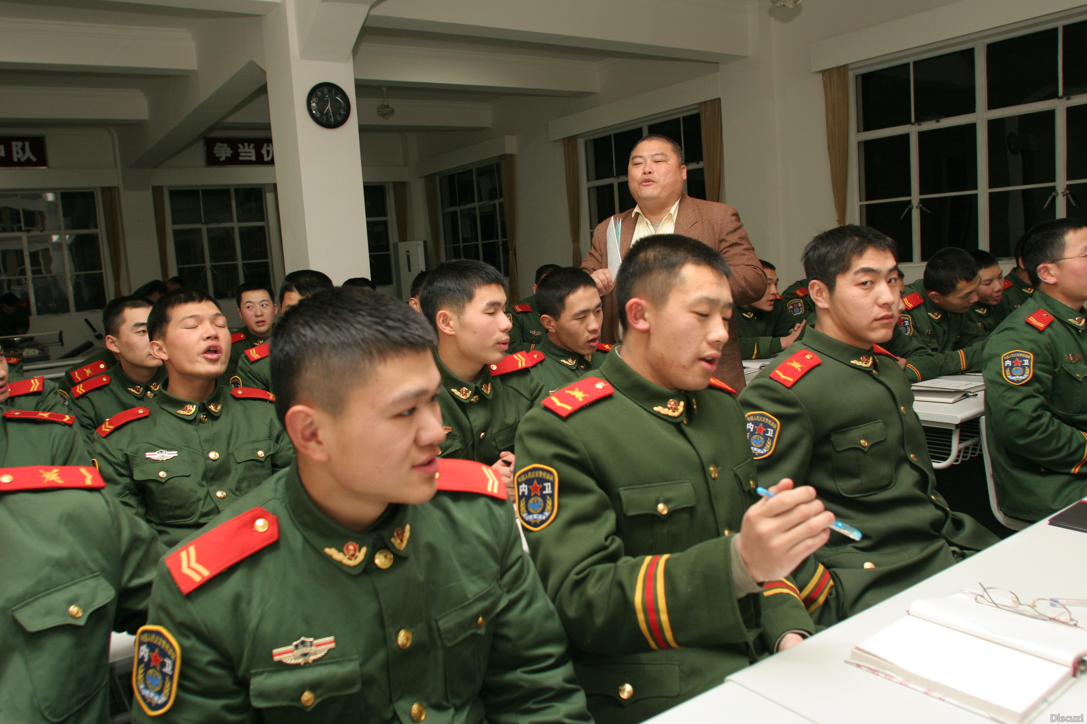 百度胖老师吧上海市公 安局轨道交通分局石宇玉老师求救 抖音快手百度贴吧百科图片视频知道搜索上海胖老师或 ...