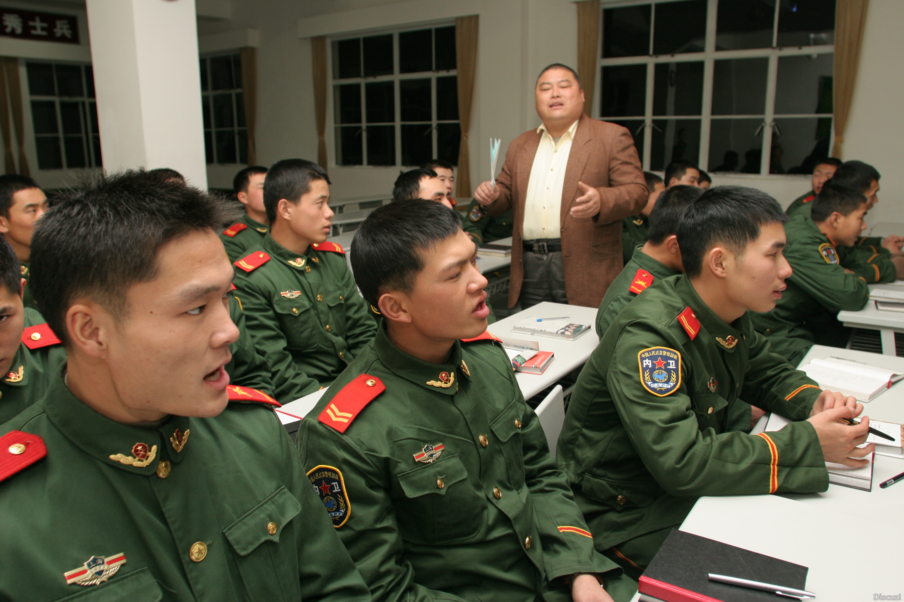 百度胖老师吧上海市公 安局轨道交通分局石宇玉老师求救 抖音快手百度贴吧百科图片视频知道搜索上海胖老师或 ...