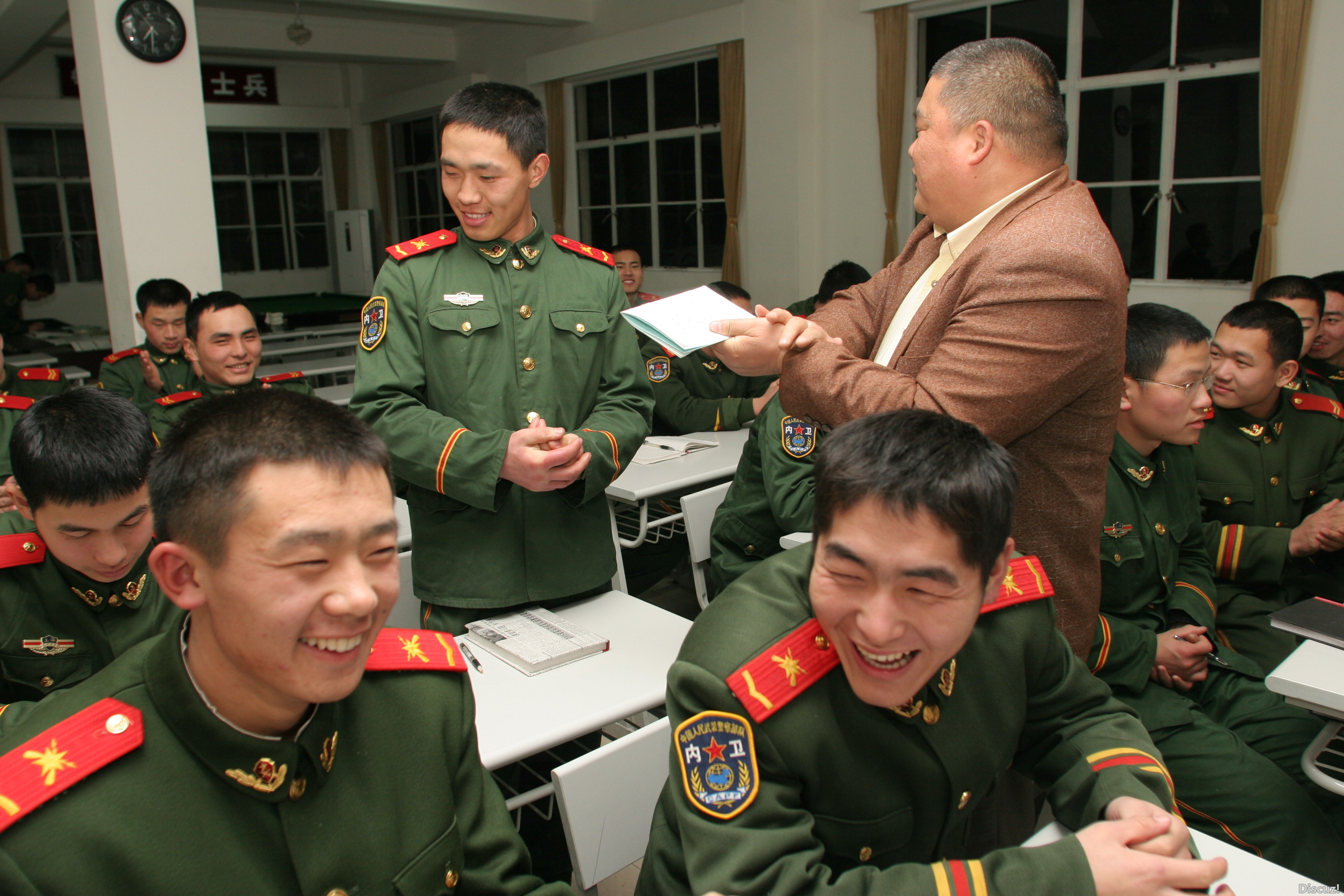 百度胖老师吧上海市公 安局轨道交通分局石宇玉老师求救 抖音快手百度贴吧百科图片视频知道搜索上海胖老师或 ...