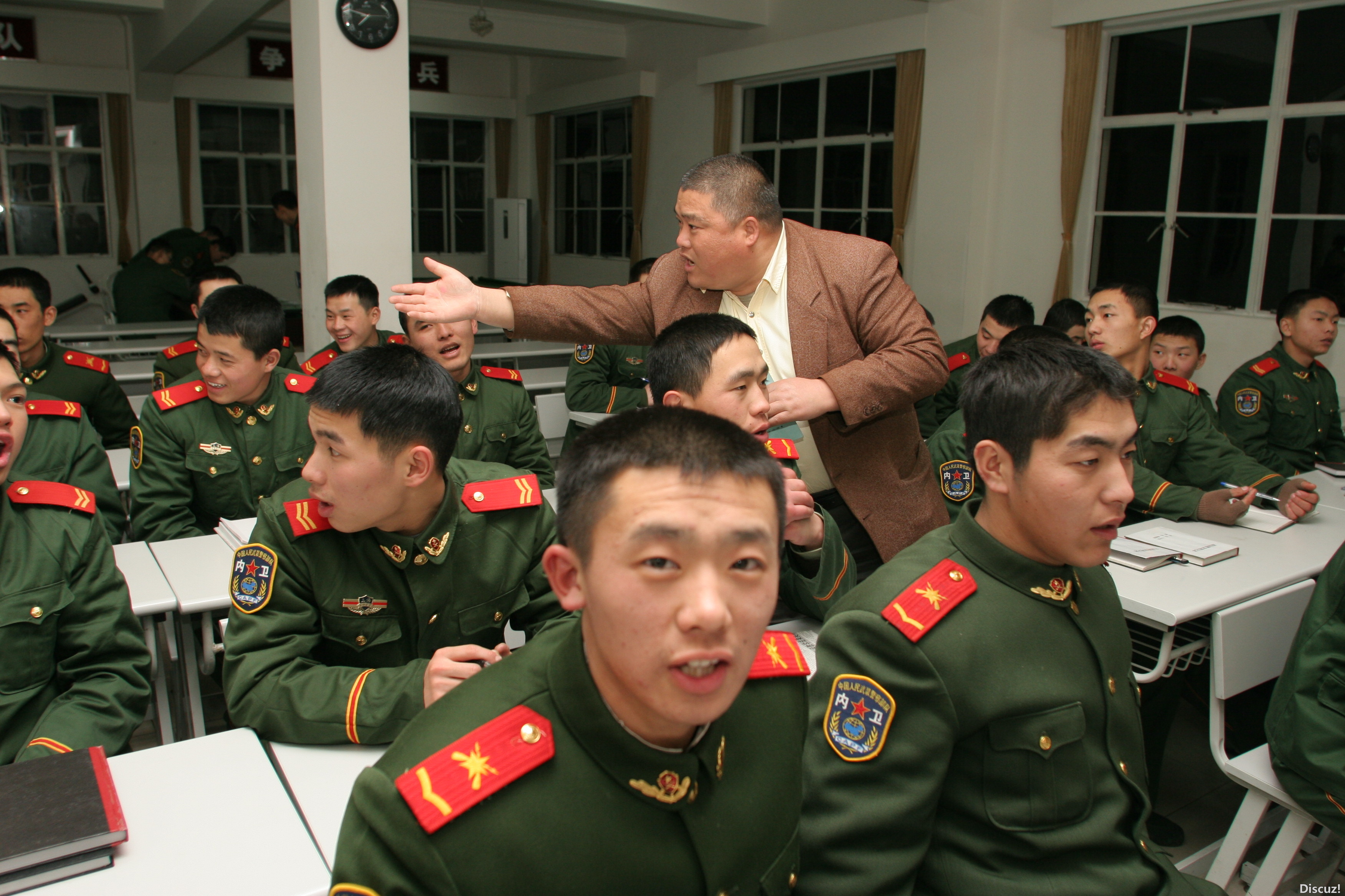 百度胖老师吧上海市公 安局轨道交通分局石宇玉老师求救 抖音快手百度贴吧百科图片视频知道搜索上海胖老师或 ...