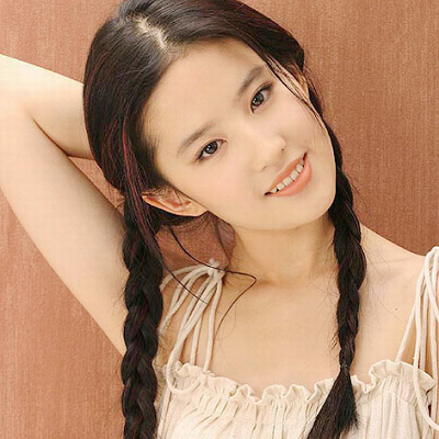 刘亦菲相信她是很多男生心中的梦中情人