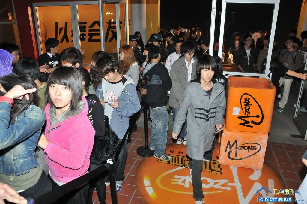 进来了进来了哈哈 [桌面分辨率].JPG