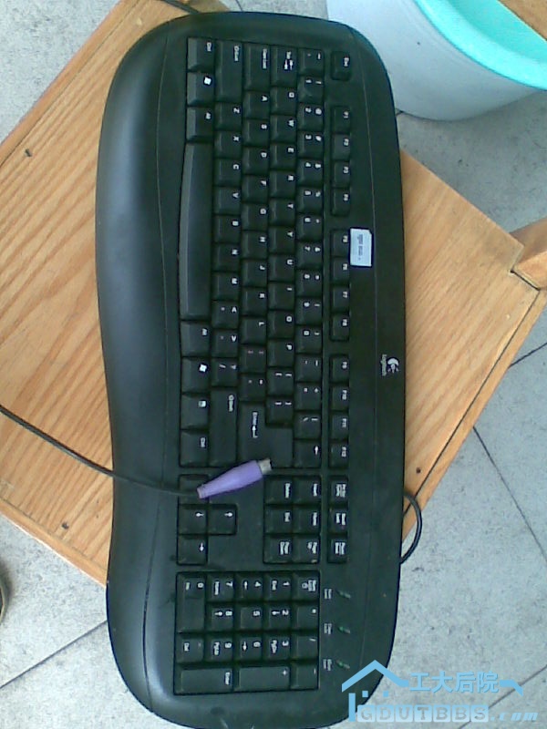 闲置罗技键盘一个 因为本人喜欢打魔兽 用这个键盘不爽 所以卖掉 15块