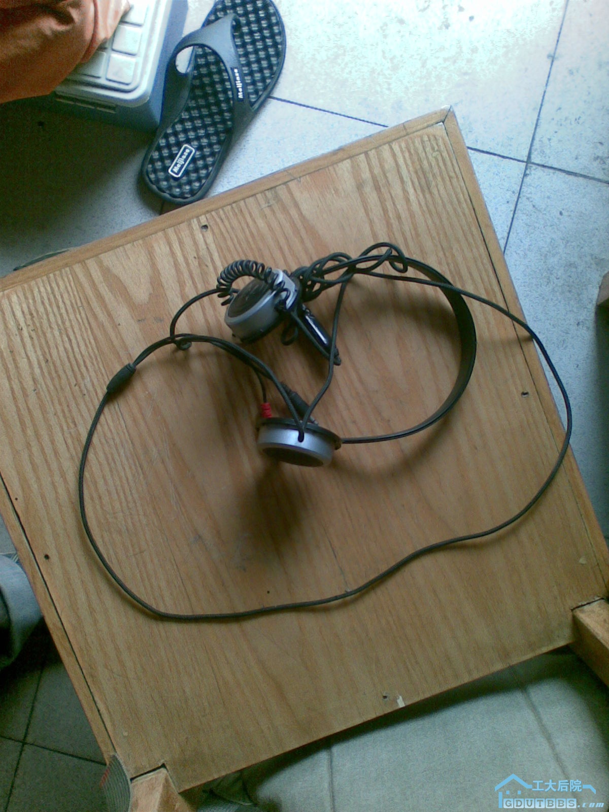 闲置耳机 因为没有棉塞 戴久了耳朵会不舒服  现出5块