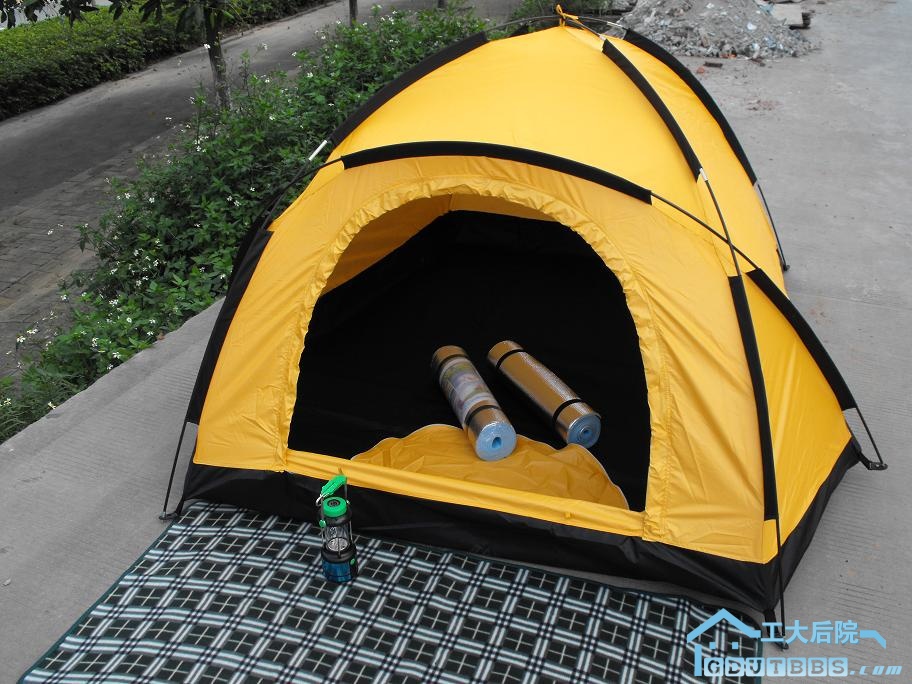 另外还有  军用指北针  军用折叠锹  野餐垫  帐篷灯