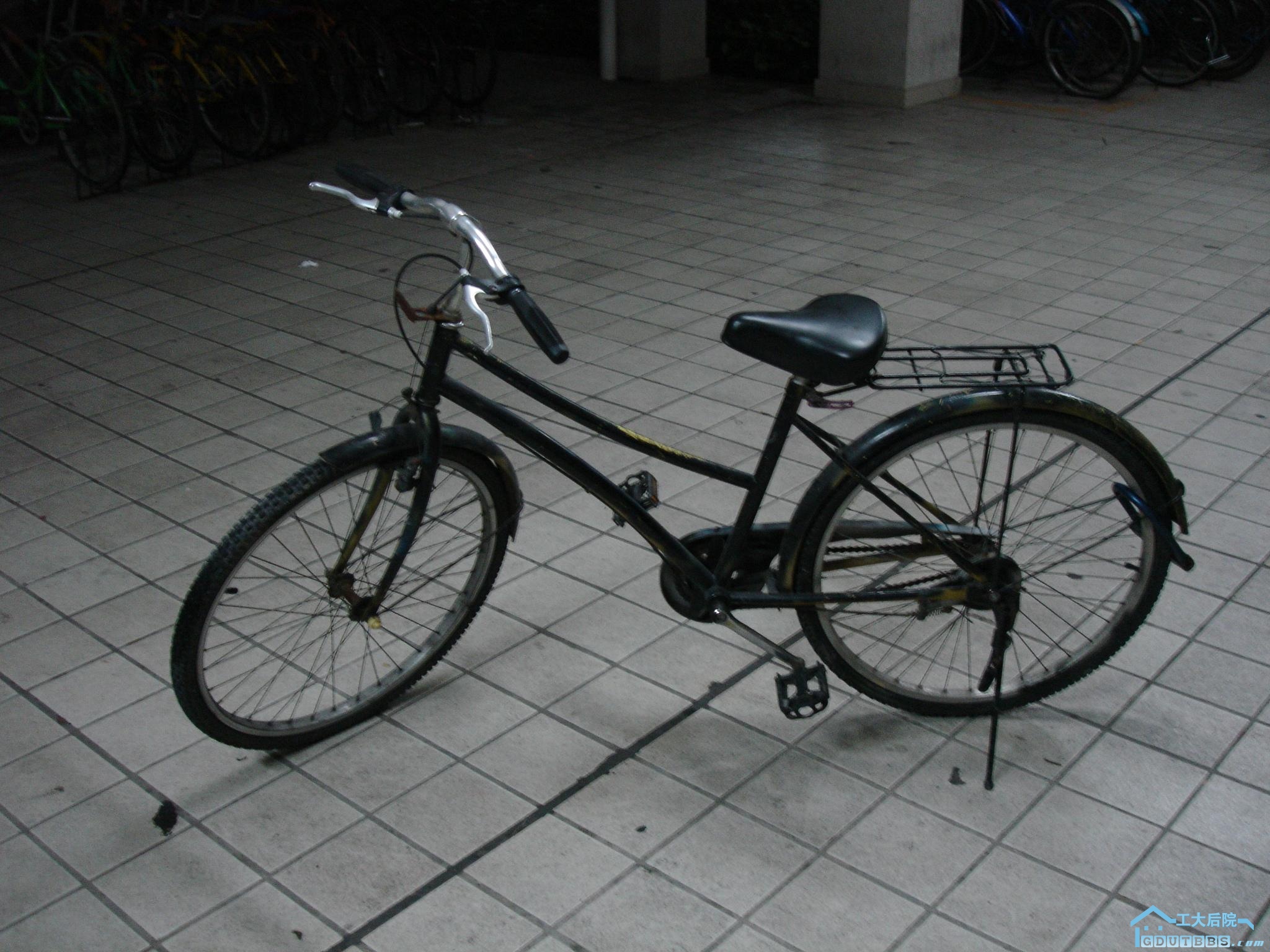 捷安特自行车一辆（七成新，质量好，很好骑，送金点原子锁一把）：90元~(已出） ... ... ... ... ... ... . ...