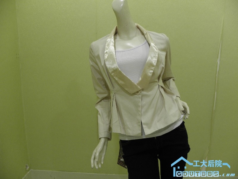 这件衣服是之前在虎门黄河店那里花了84买的，现在45元卖了！