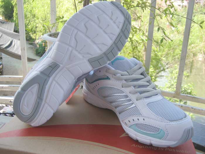 09款 李宁女子轻质跑步鞋ARBD010-3带防伪2.jpg