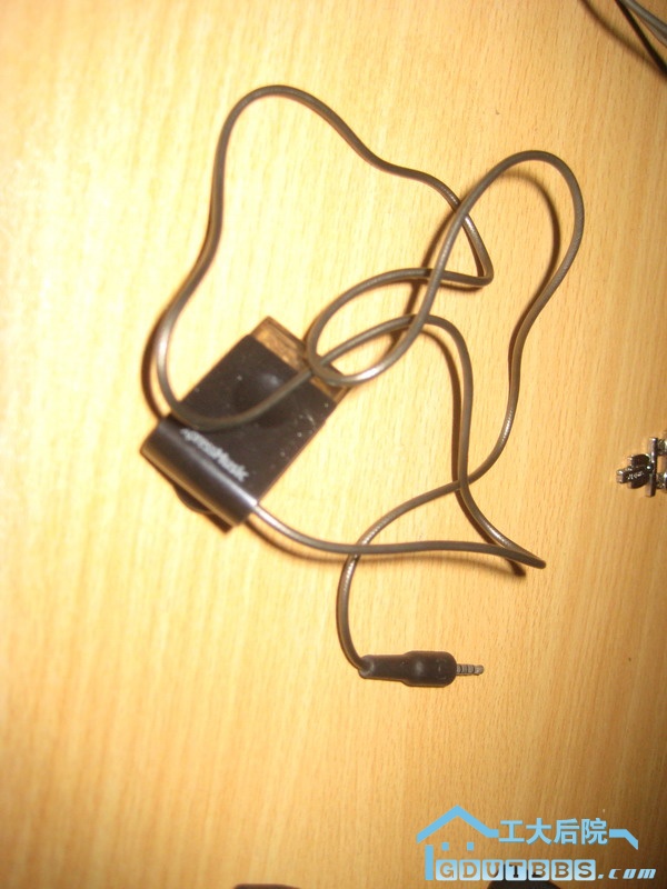 其实有问题的是耳机的上半身，下半身耳机部分没问题