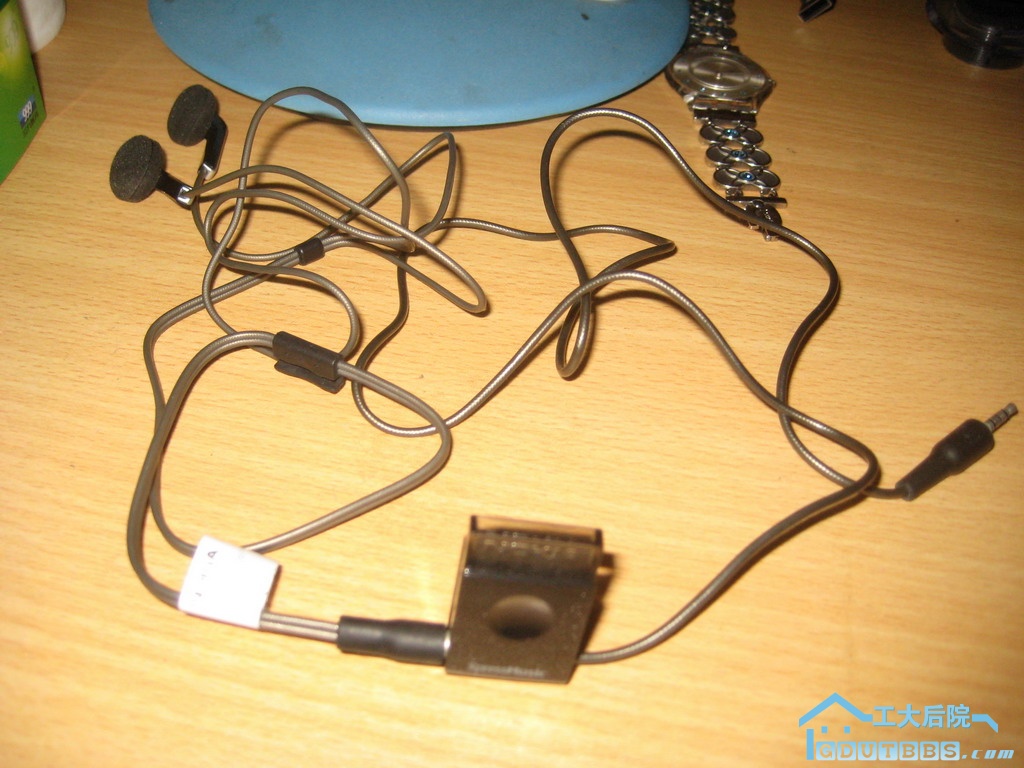 接触不良的耳机