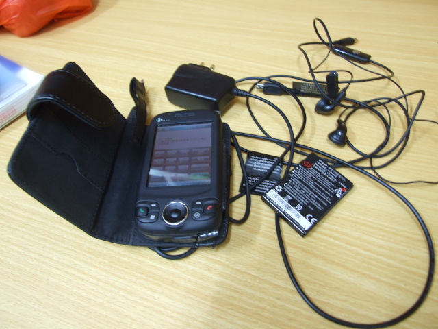 两电池、数据线、耳机