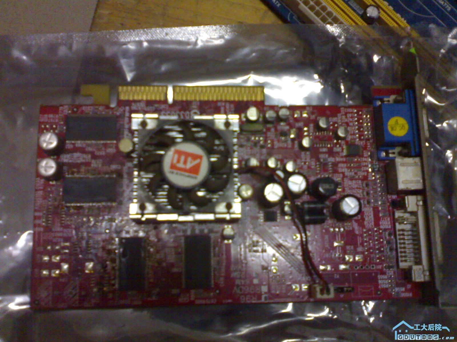 AGP接口9550GT显卡