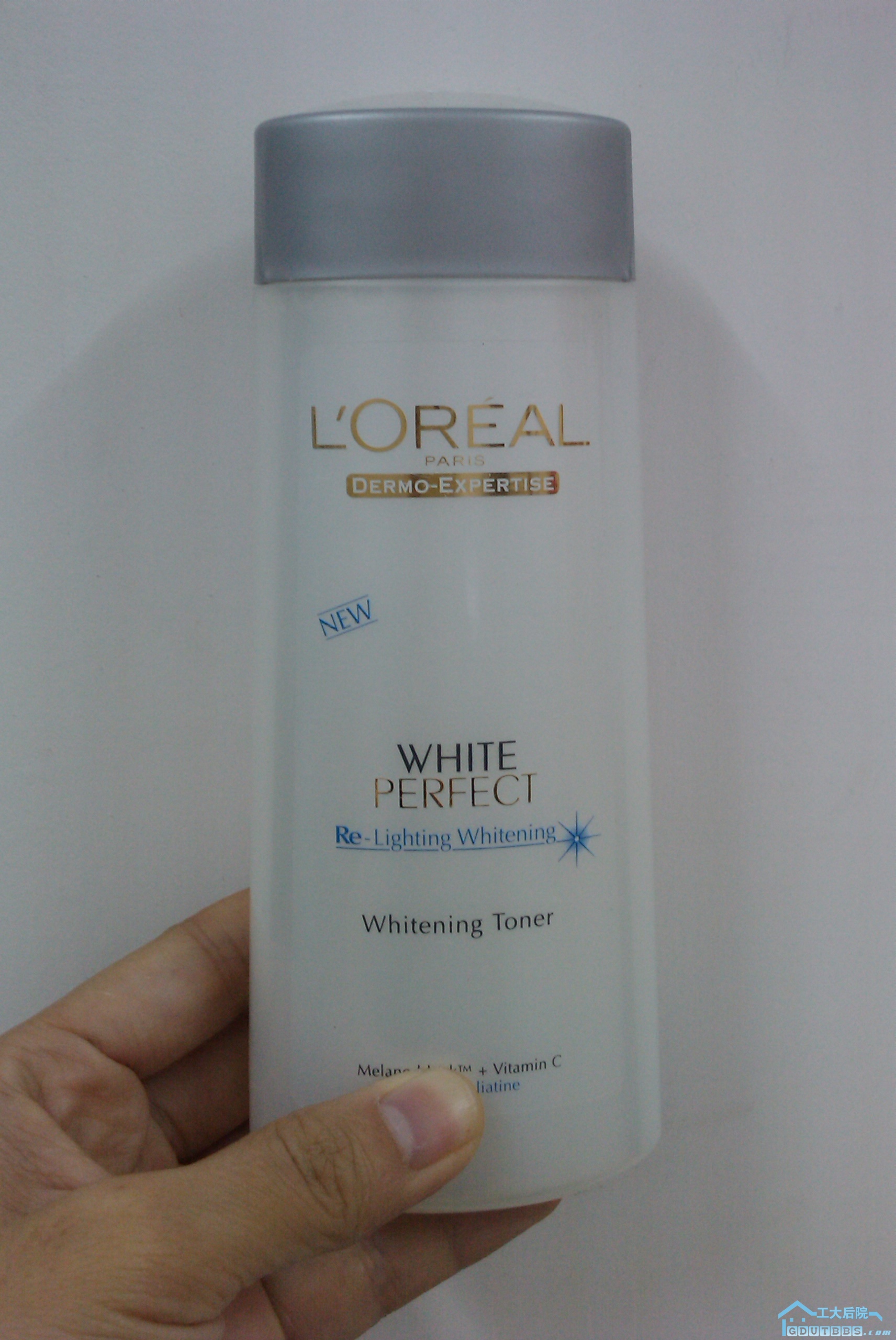 L'oreal/欧莱雅 雪颜美白柔肤水/爽肤水200ml，保质期2012.07  ，专柜100多吧，80出。 ...
