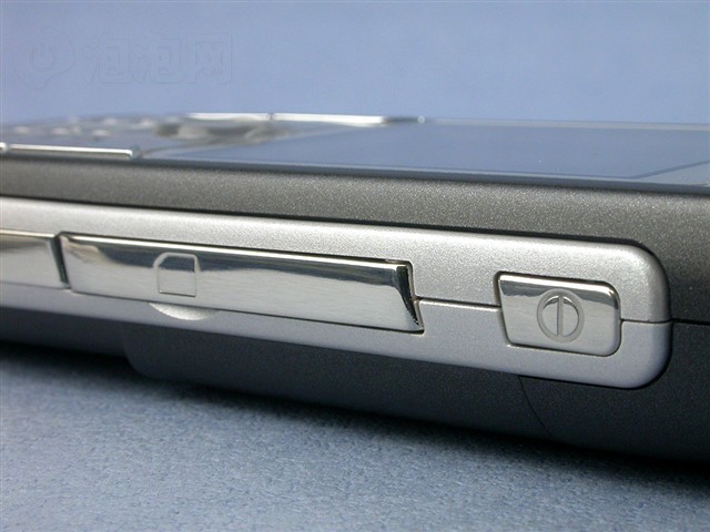 000147858.jpg