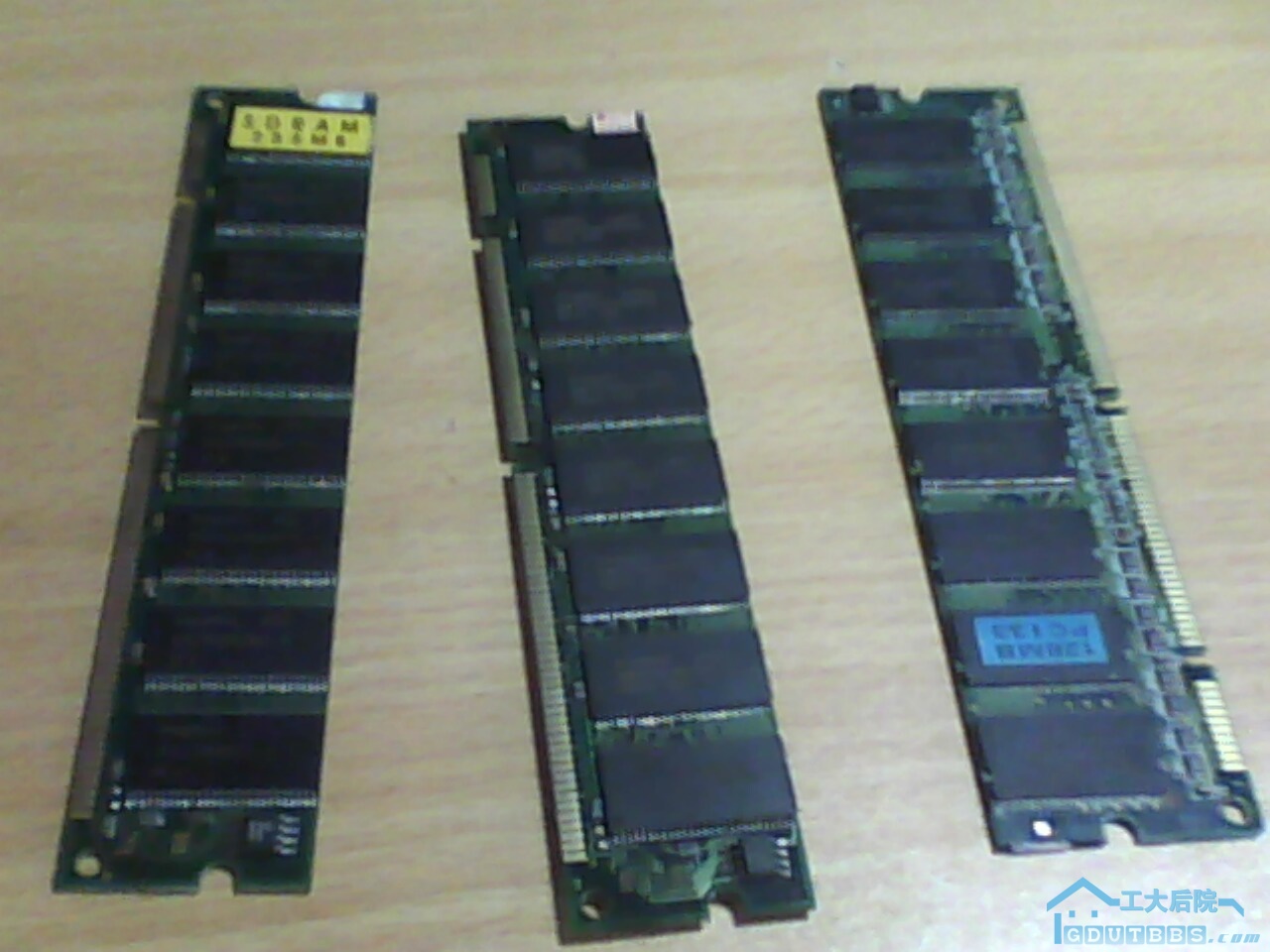 现代PC-133内存条