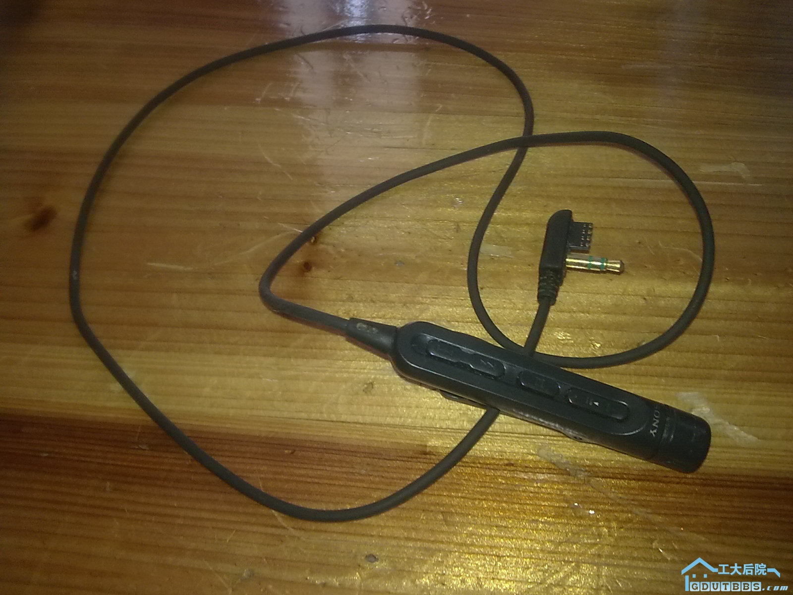 一个老式的索尼CD线控，五元出