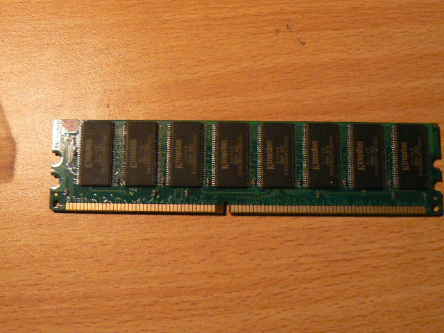 可能是坏的DDR 400 15元