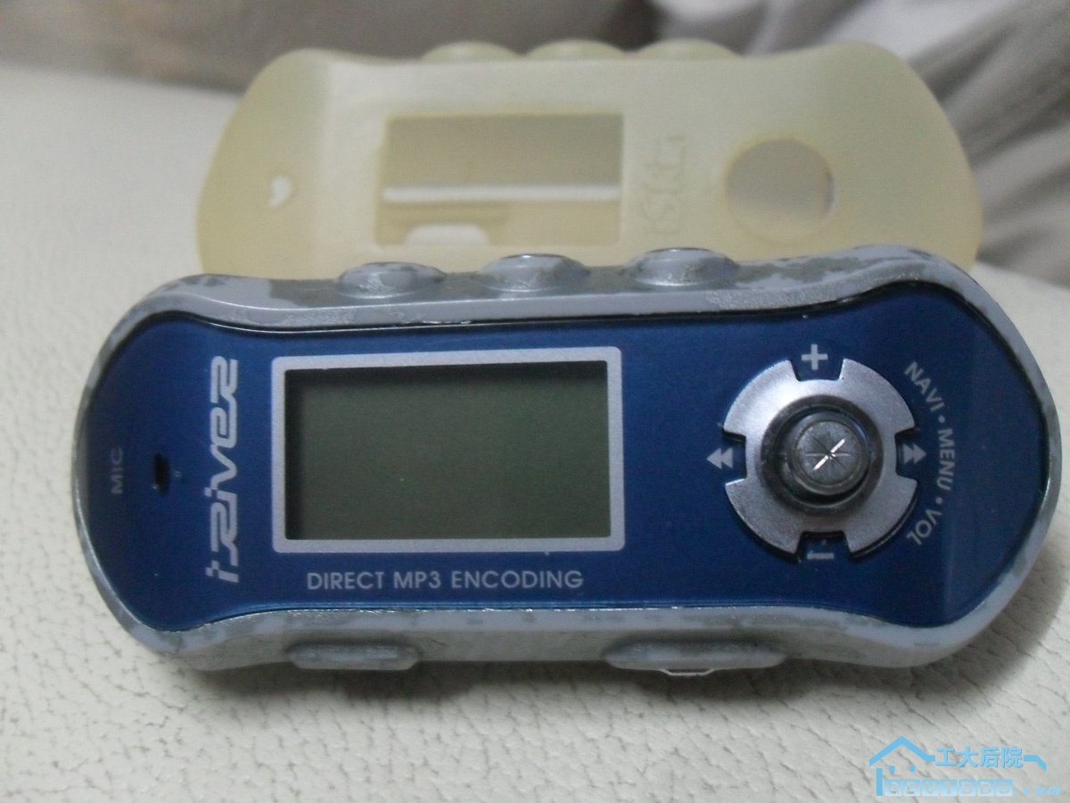 iriver经典太空船-100元.JPG