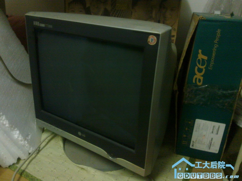 LG17寸纯平显示器