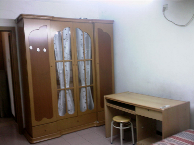 主人房的衣柜和桌子