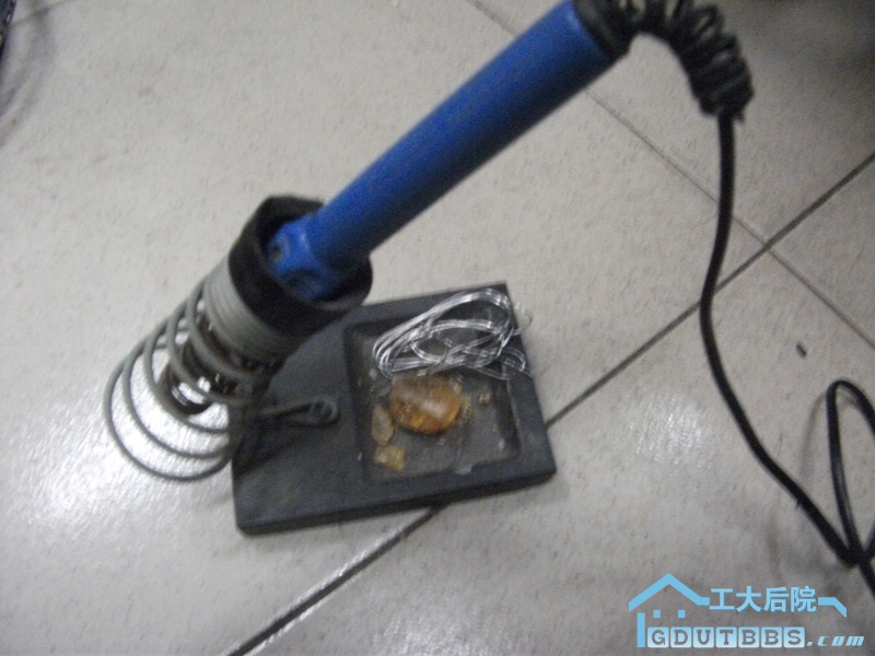 电烙铁和架（8块）送焊锡和松香（已出）