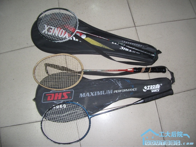 3个羽毛球拍，共12块