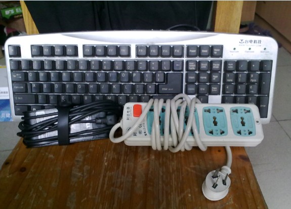 电子产品排插8，坏键盘2，坏戴尔笔记本电源10.jpg
