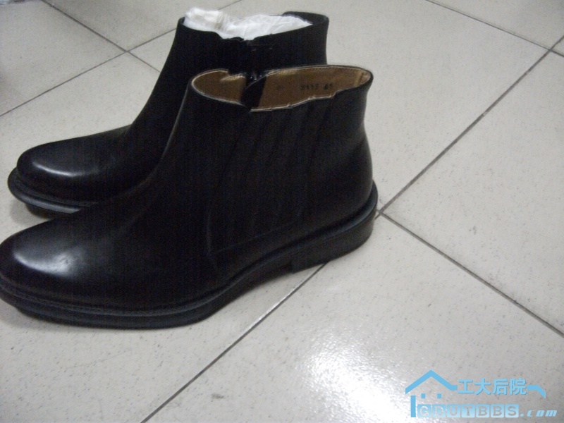 休闲皮鞋5块（没穿过的）