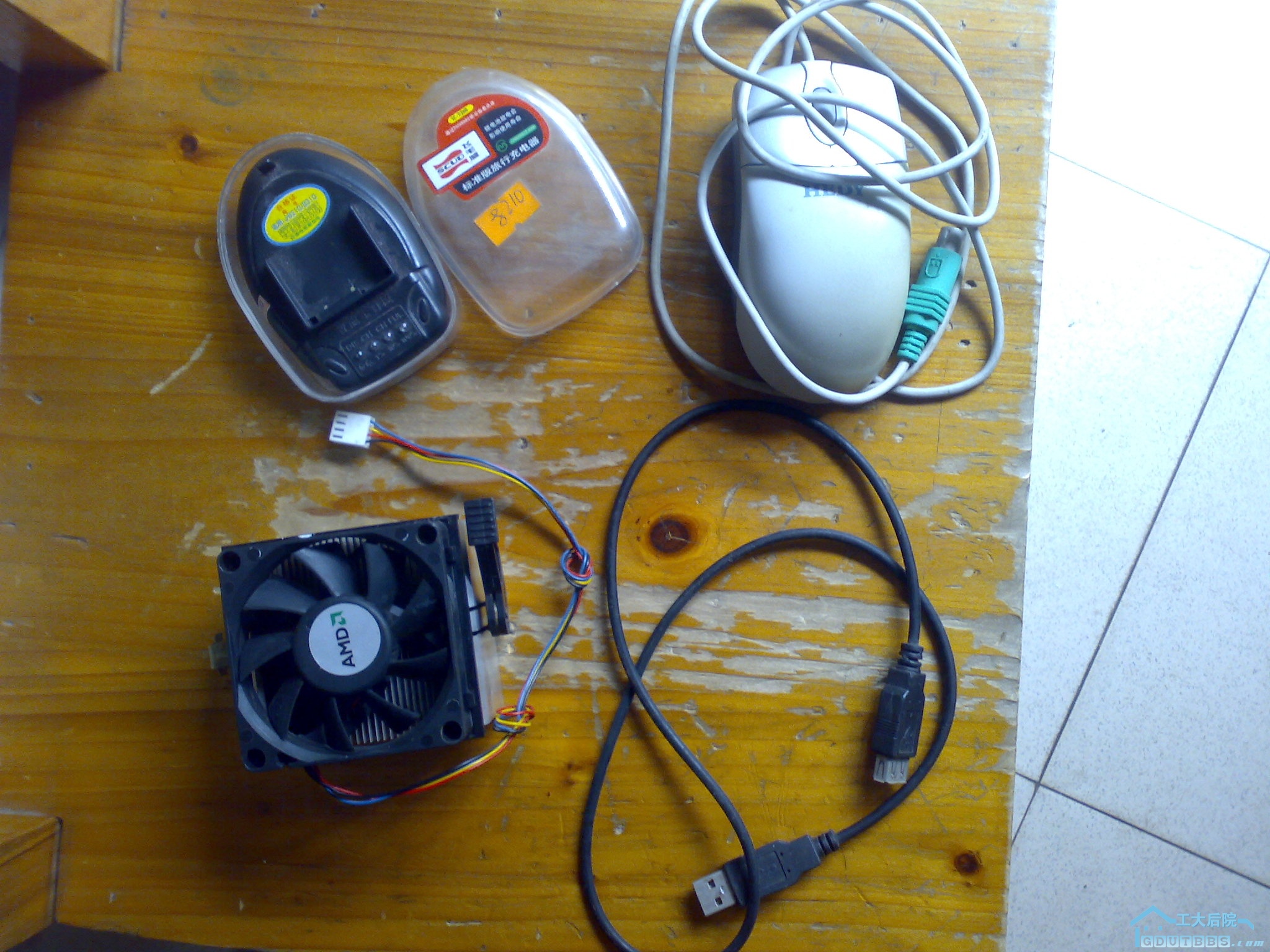 座充8210/8310。鼠标。数据线。2rmb---