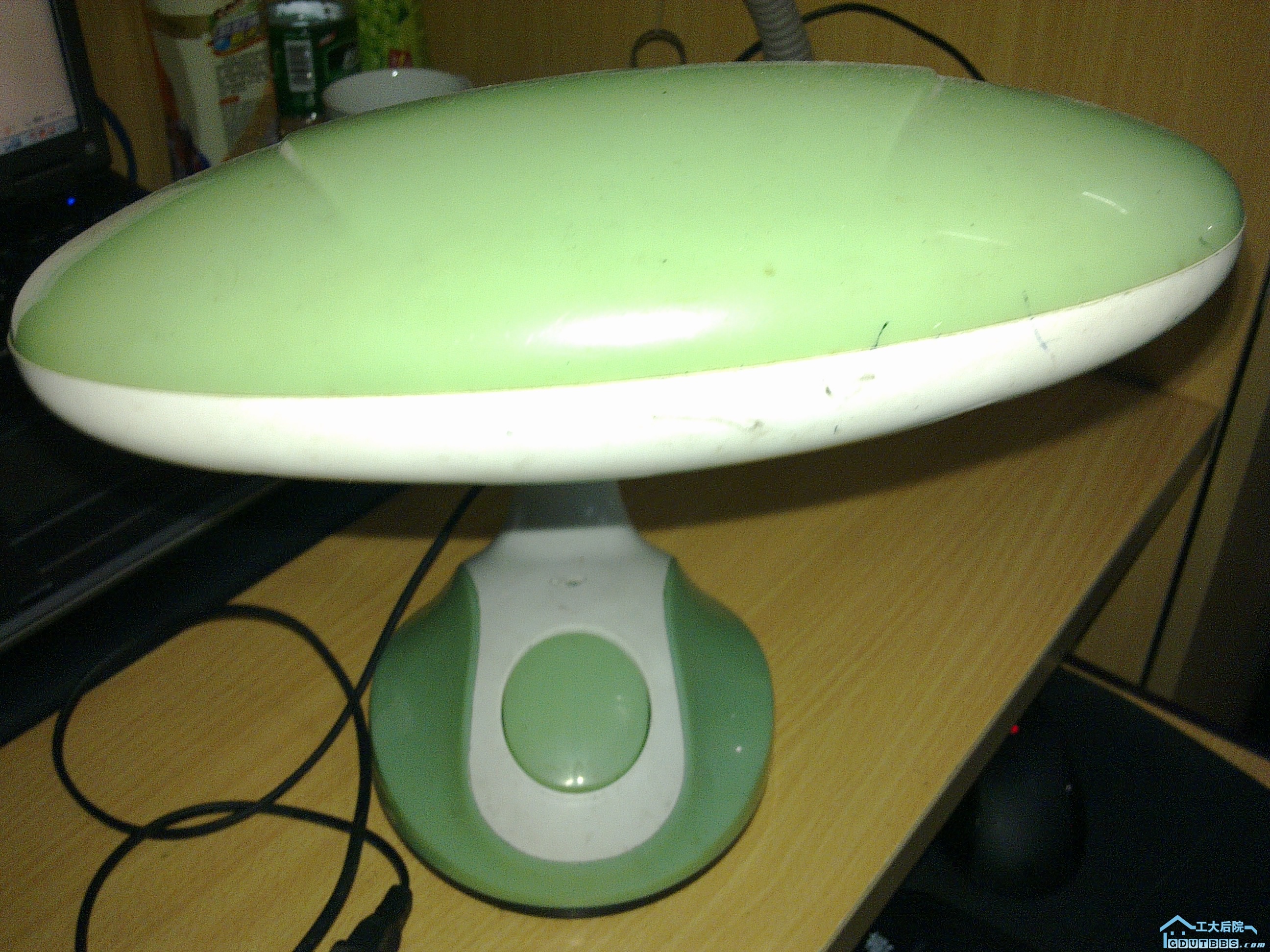 坏了灯管的台灯2号.jpg