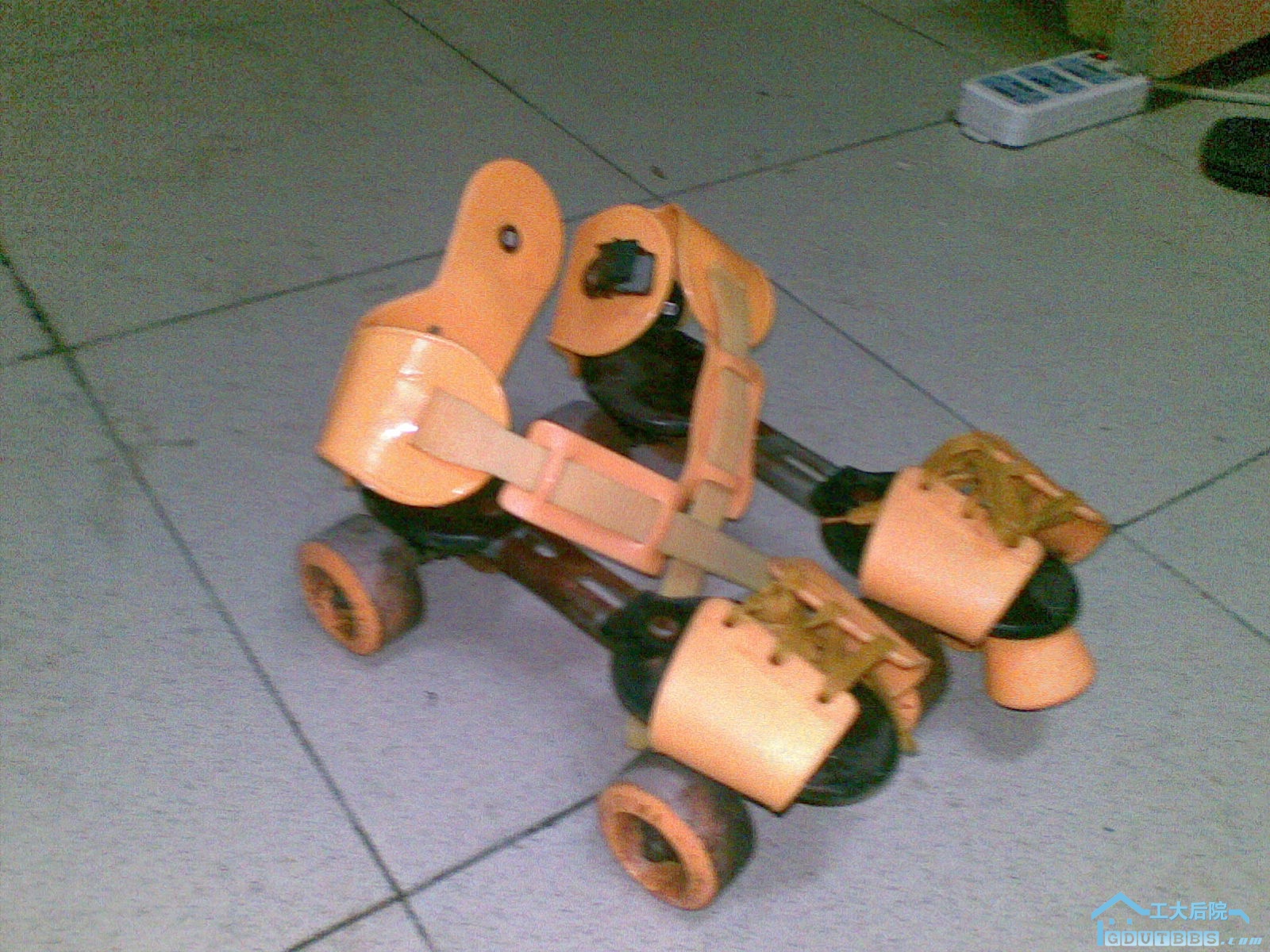 高质量旱冰鞋15元低价出售