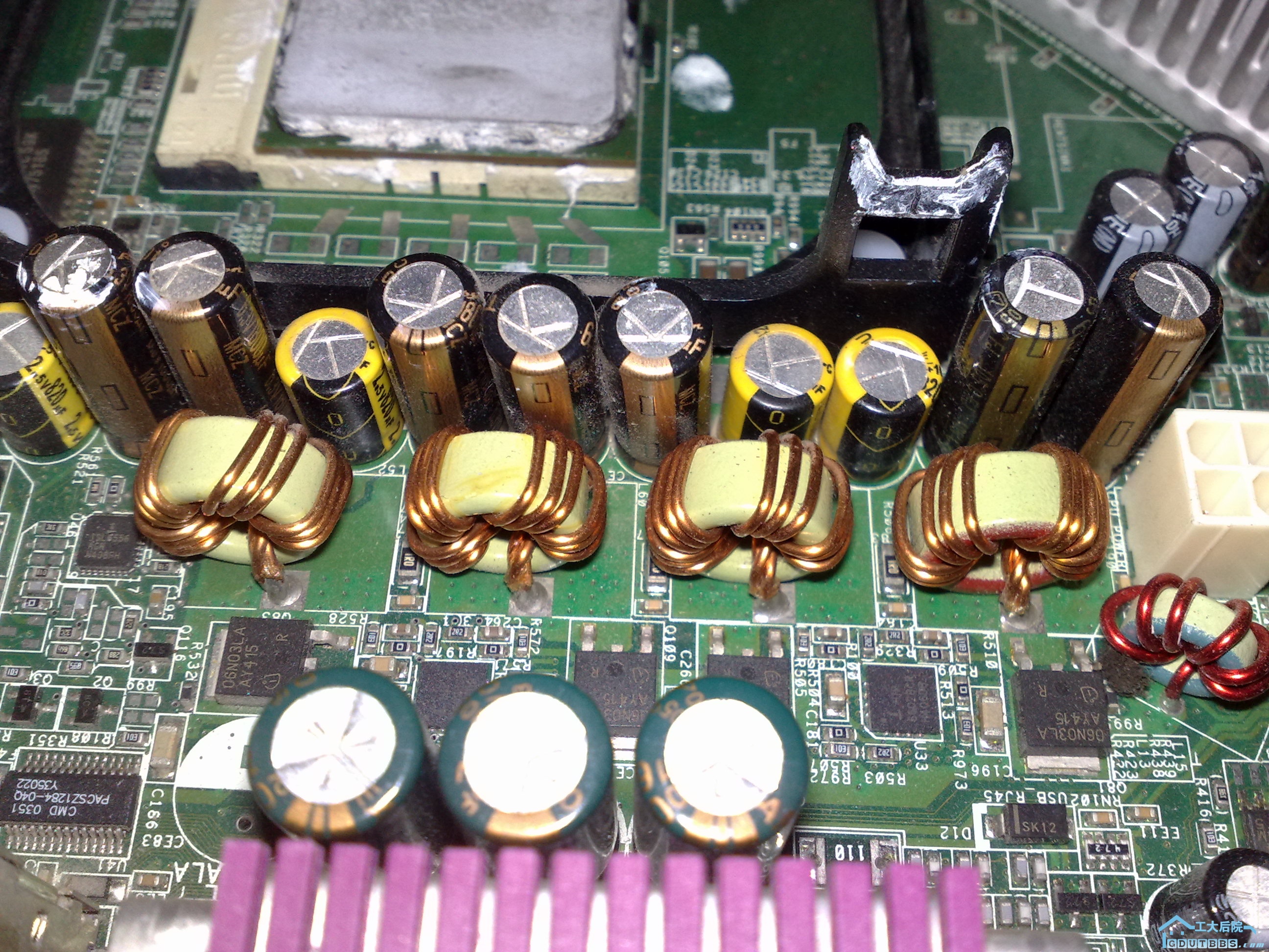 富士康865的 主板供电  电容没问题