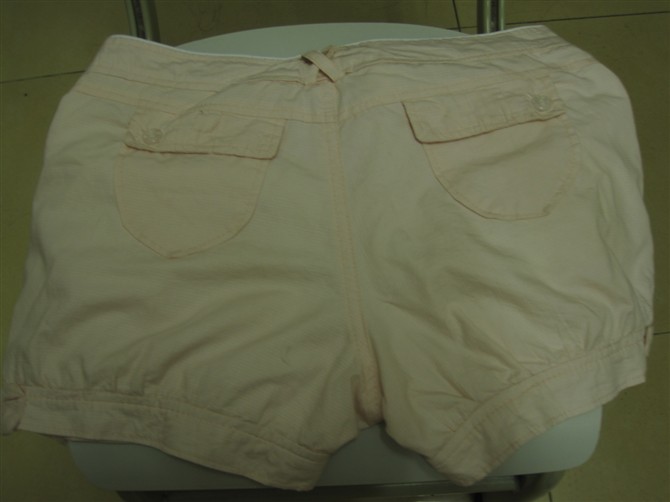 一年前专卖店买的短裤，穿过一次，压箱底了，料子很好，5块