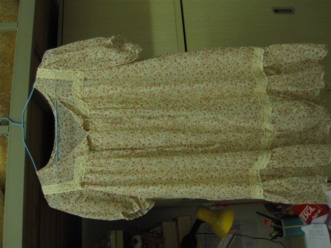 全新，一次也没穿过，上下九买的49块，现卖10块