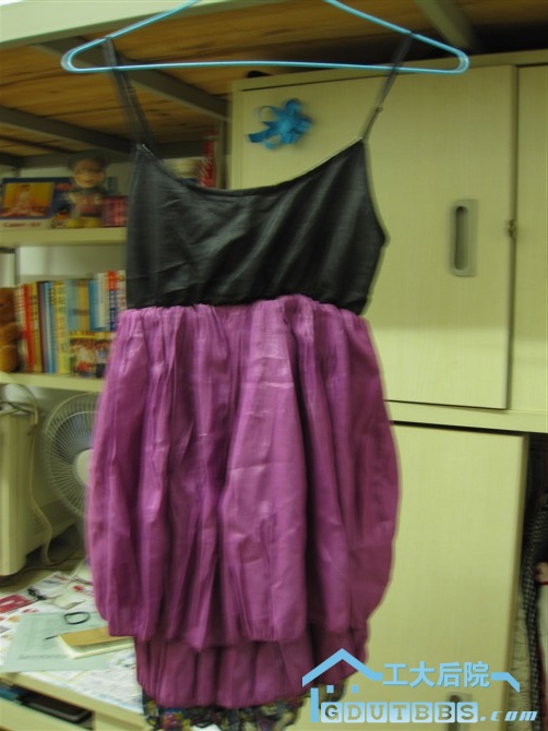 黑紫色的吊带衫，2块