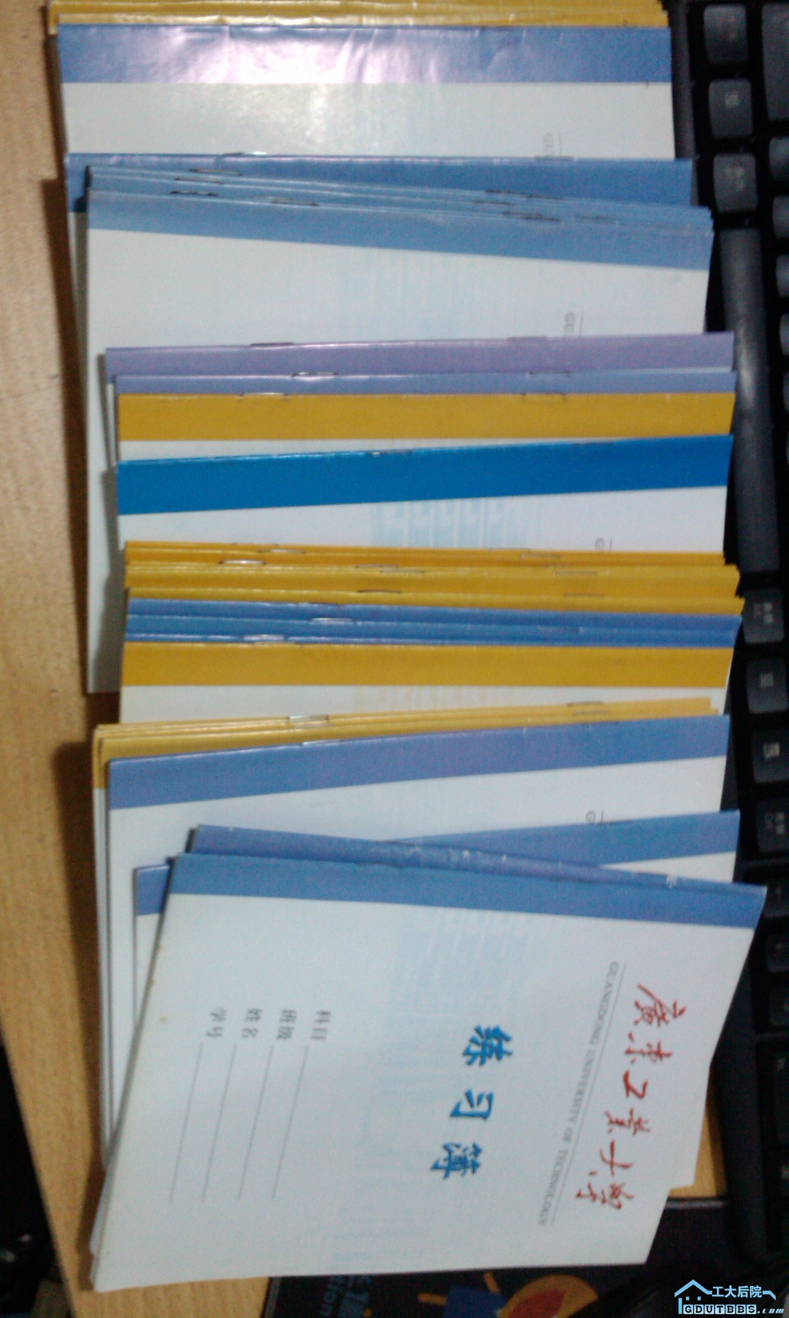 作业本，大概有40多本，2.5毛一本。