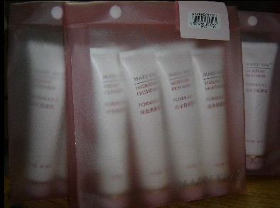 轻便基础护肤小套装，4步曲，洗面奶，面膜，爽肤水，乳液，适合出游用哦！！！！可以用3个月，面膜更久，冬