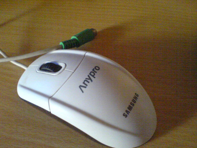三星水系2代的鼠标 不知道价格，出住18先