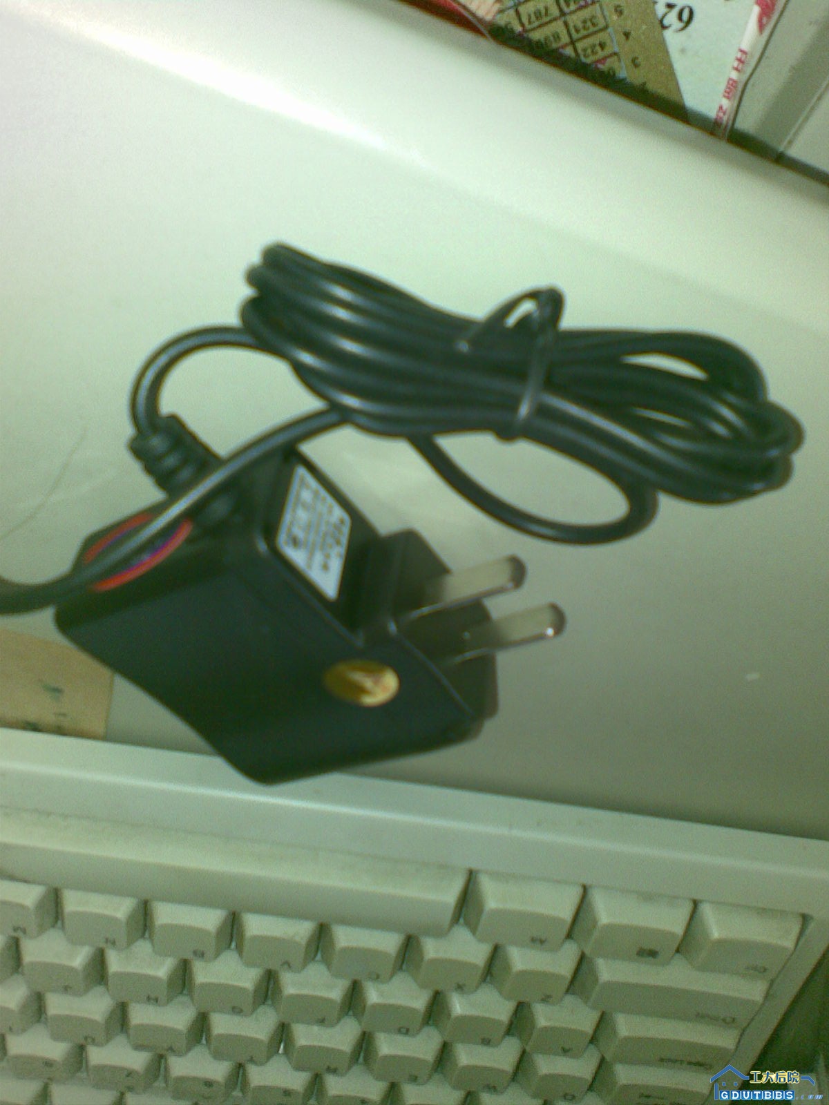 充电器，不是原装的