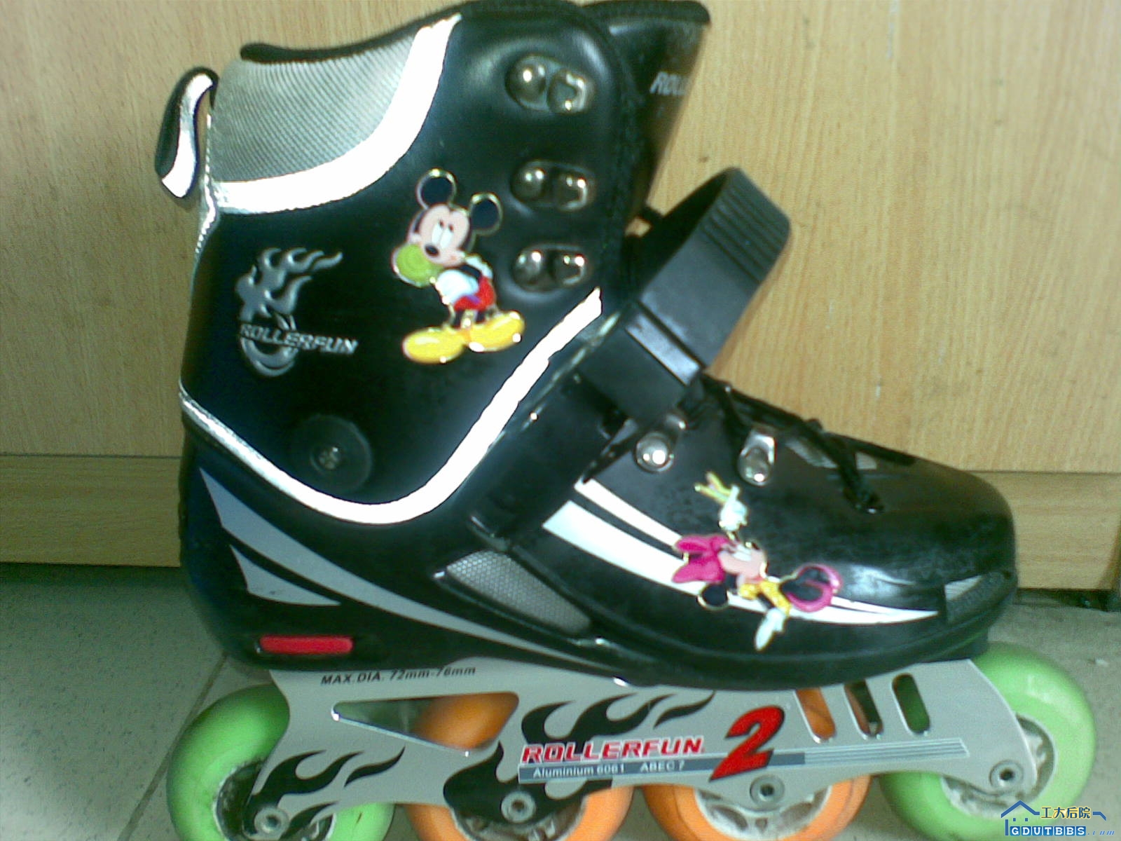 轮滑鞋一.jpg