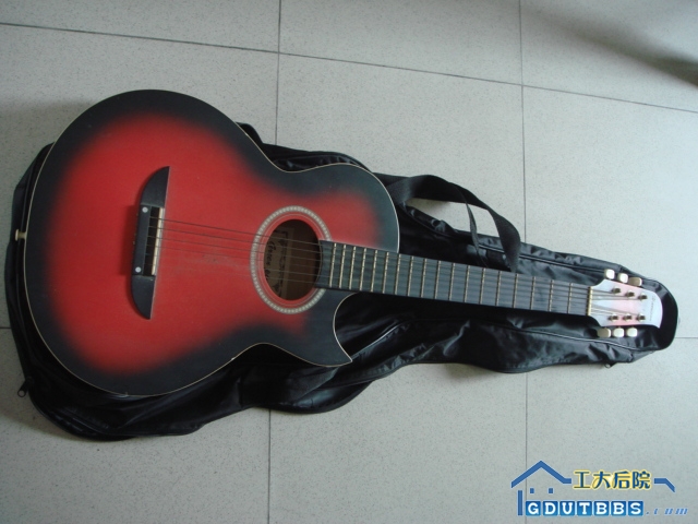 吉他　１００元