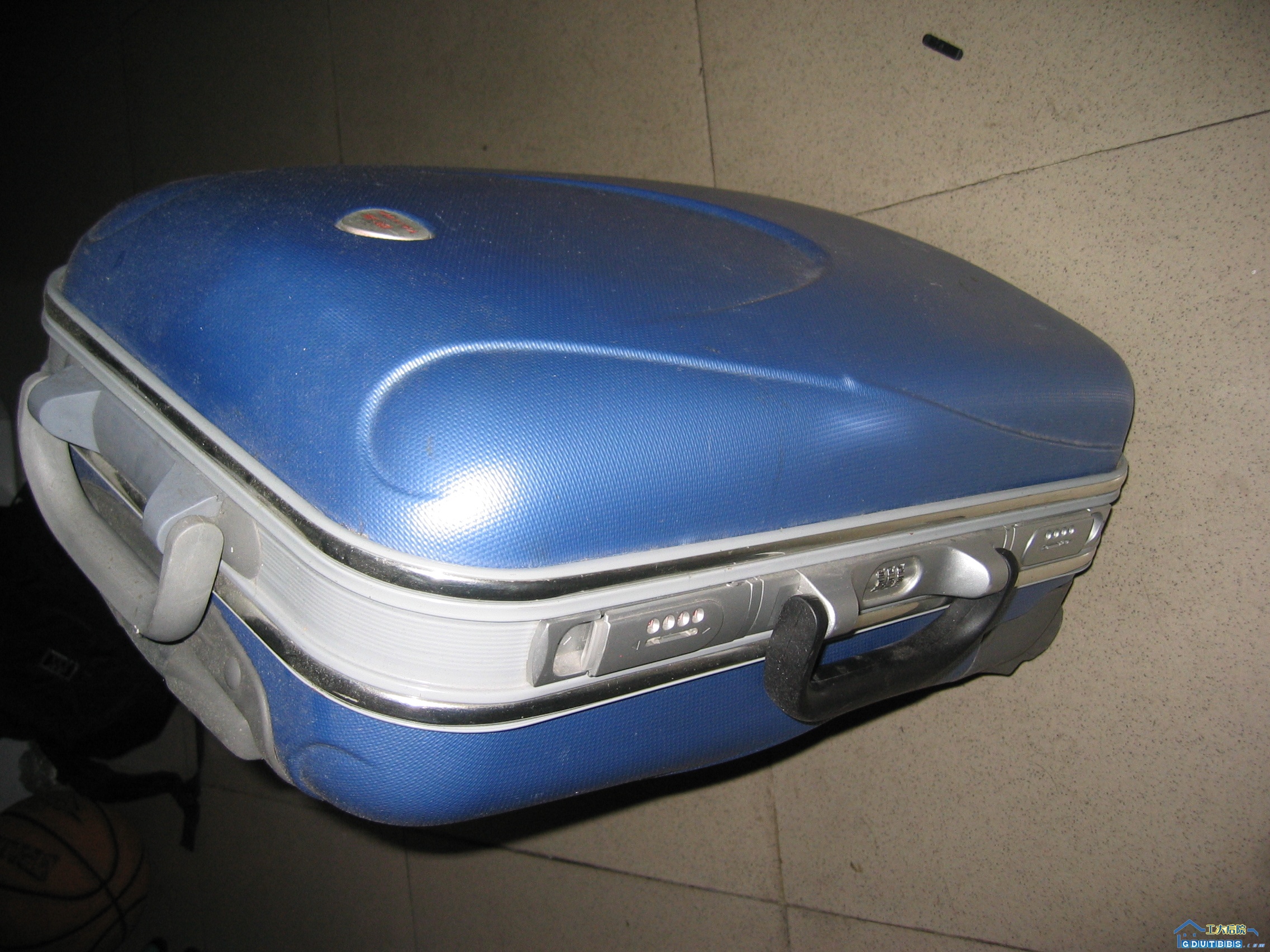 带密码旅行箱，自己用的，15元甩掉(已出！！)