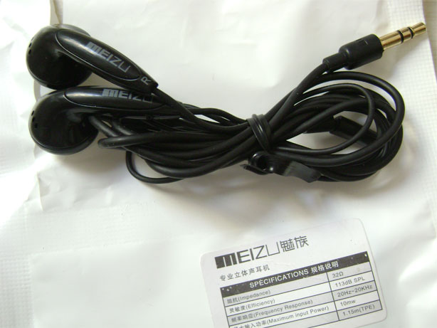 魅族配机用的ＰＴ８５０耳塞，带一次性的密封包装，３５元．