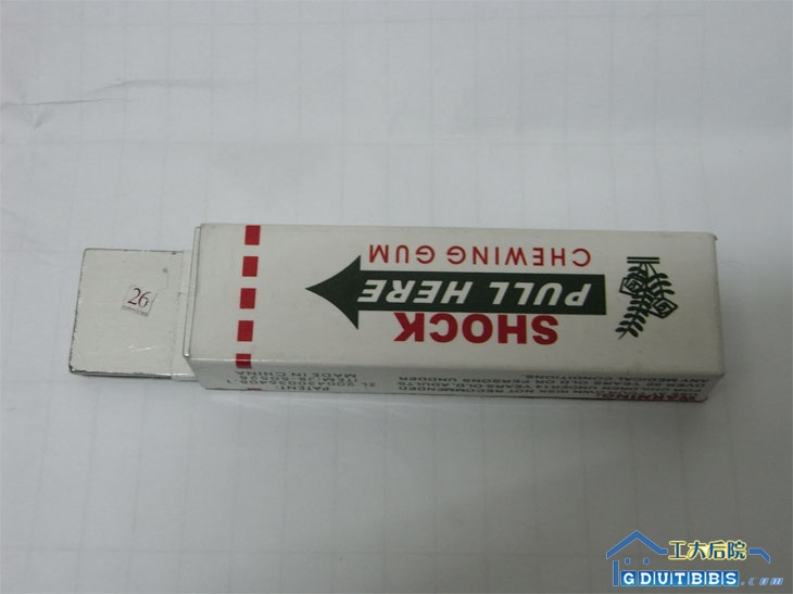 用来整盅人的玩意，一拔那片口香糖会触电．