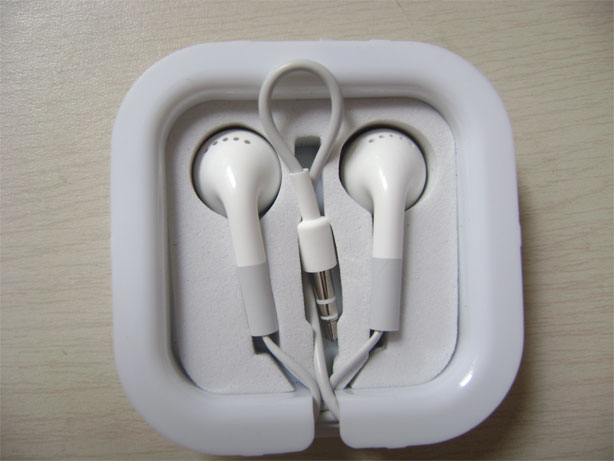 苹果新一代ＮＡＮＯ的配机耳塞，４５元
