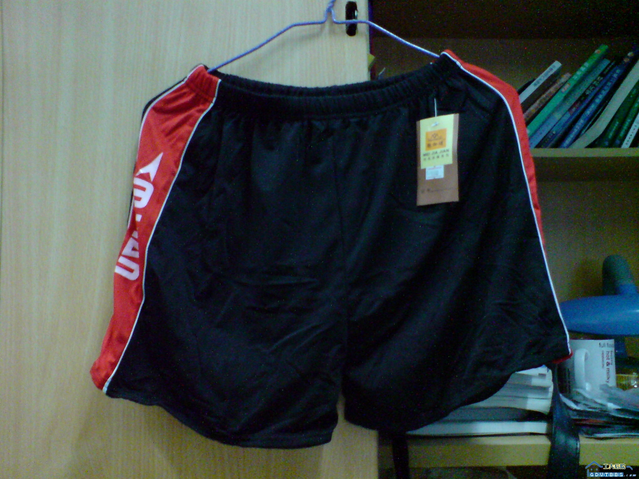 黑红相衬